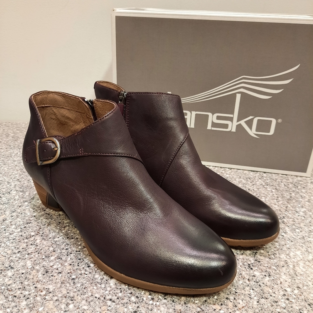 Dansko Darbie Fig Boot Size 40 NWOT